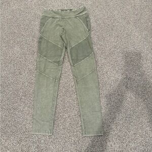 Altar’d State Green Leggings - Size XS - lightly worn and in great condition!
